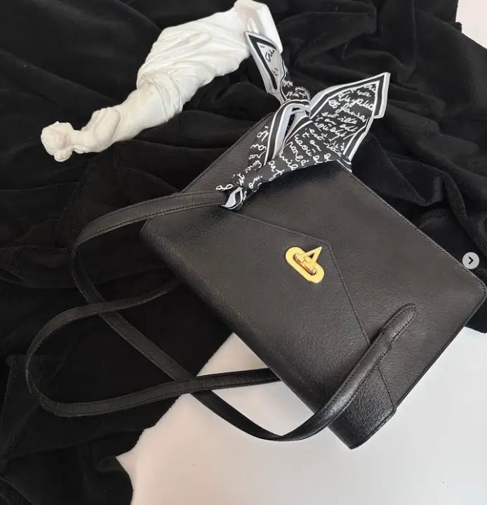 VALENTINO Red Coin Vanity Bag|Signature Gold Medallion × Structured Vintage Charm ❤️✨ Elegant & Spacious