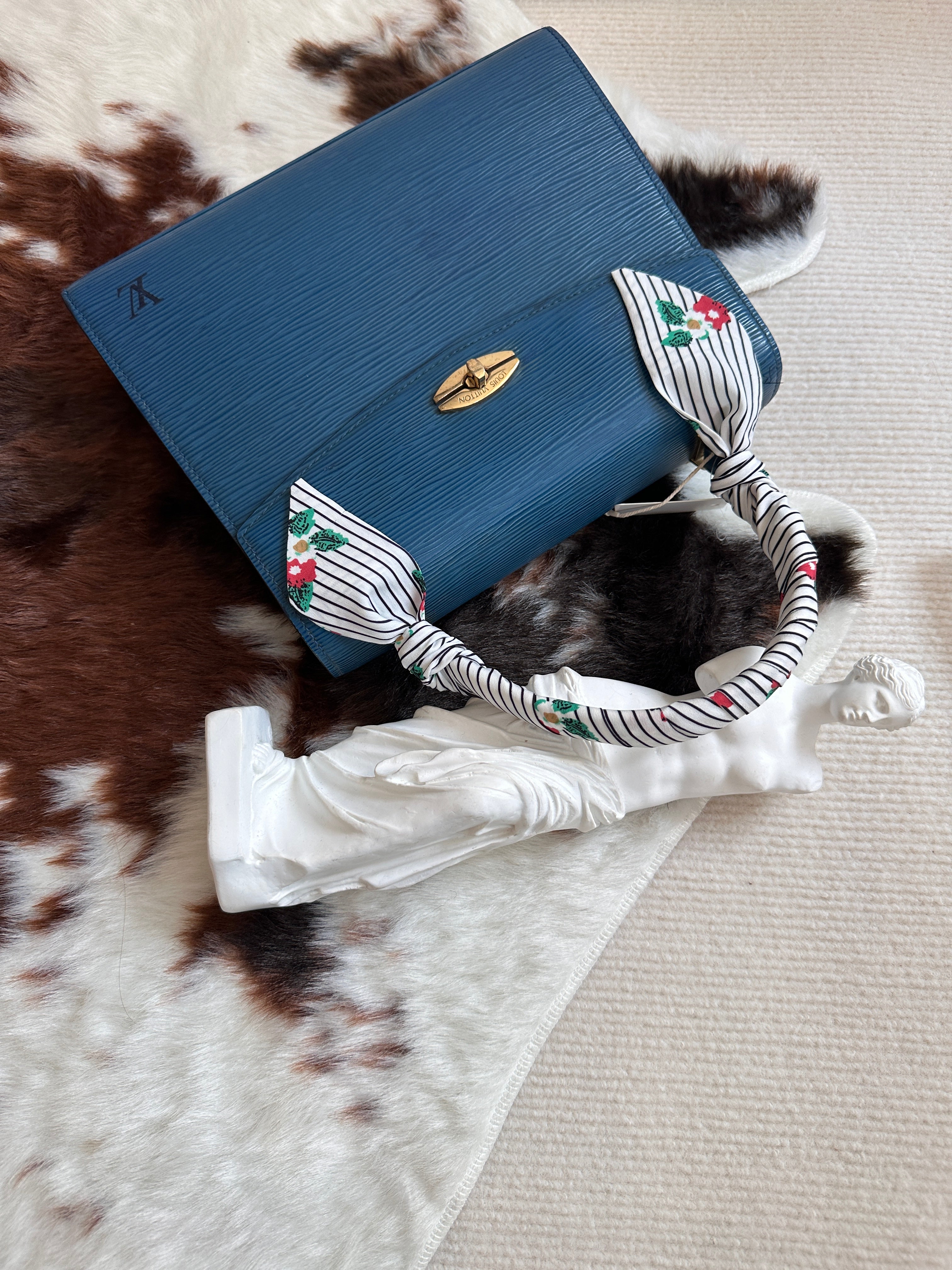 Louis Vuitton Epi Turn-Lock Kelly Bag 💙 | Timeless Elegance with
