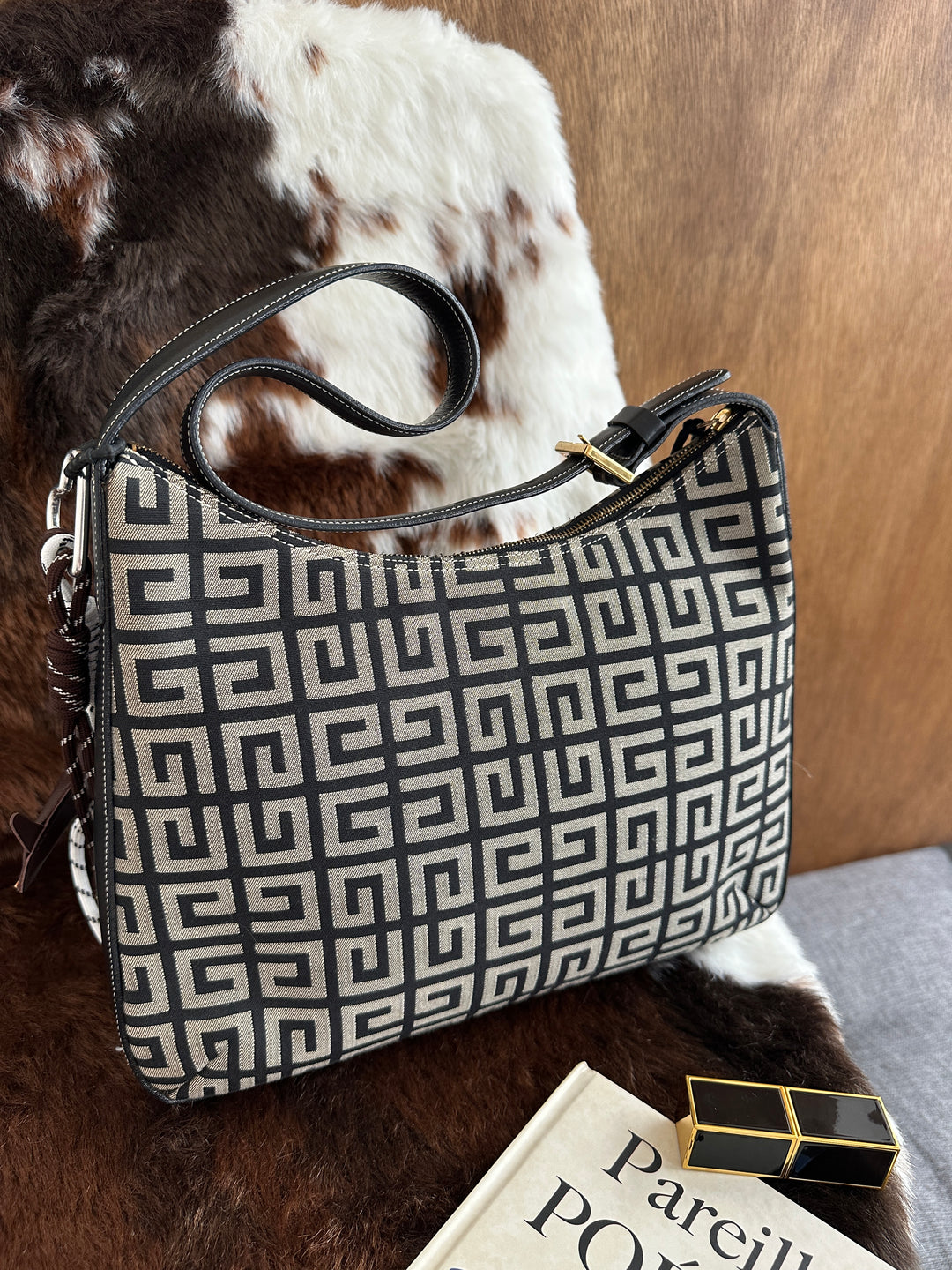 Givenchy Monogram Hobo Bag 😻✨｜Canvas & Leather Mix・Lightweight Carry・Spacious Interior