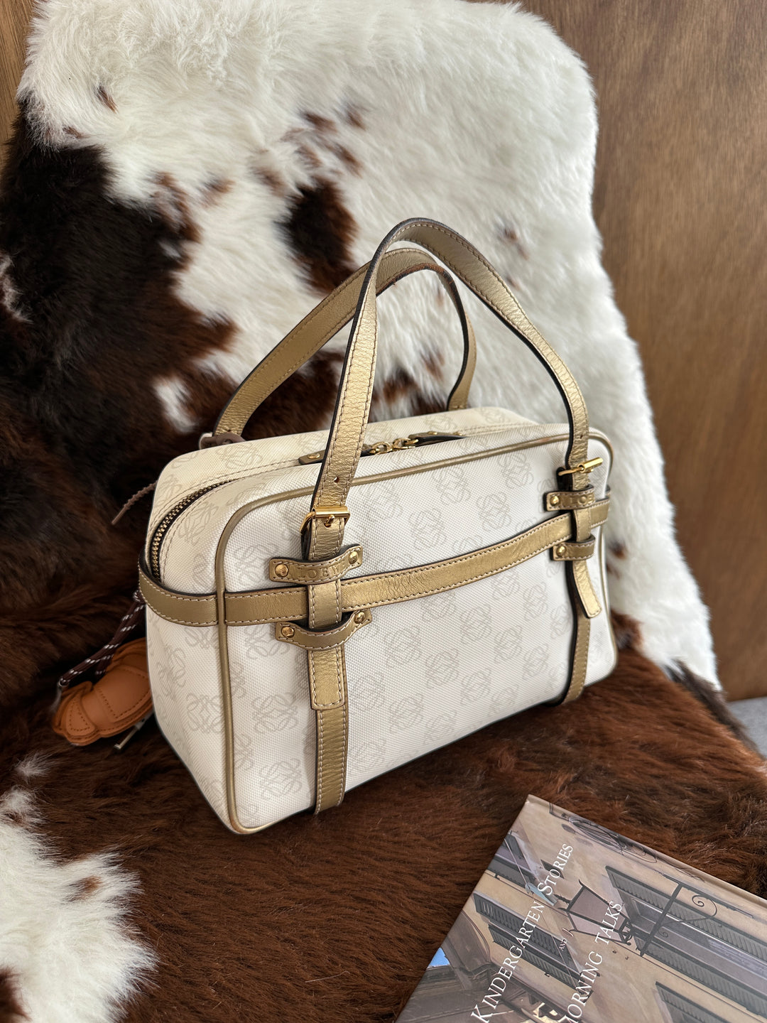 Loewe Monogram Boston Bag 🤍✨｜Signature Monogram・Front Pocket・Compact Design