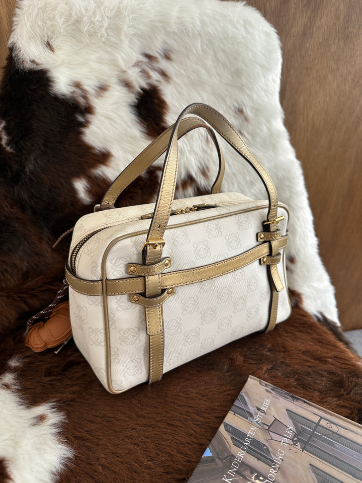 Loewe Monogram Boston Bag 🤍✨｜Signature Monogram・Front Pocket・Compact Design