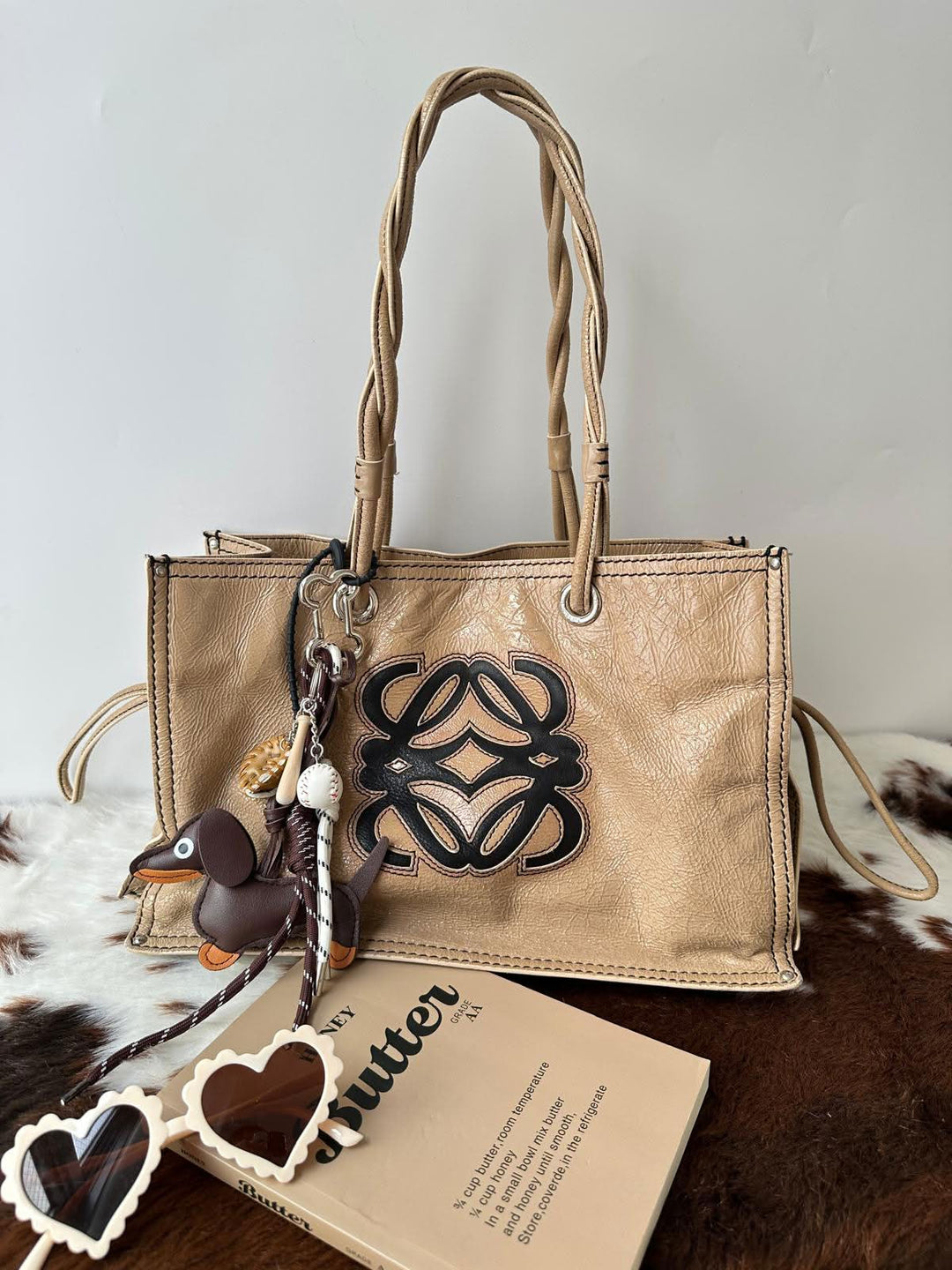 Loewe Double Faced Shoulder Bag 🤎｜Waxed Leather Texture × Reversible Styling × Laptop Friendly