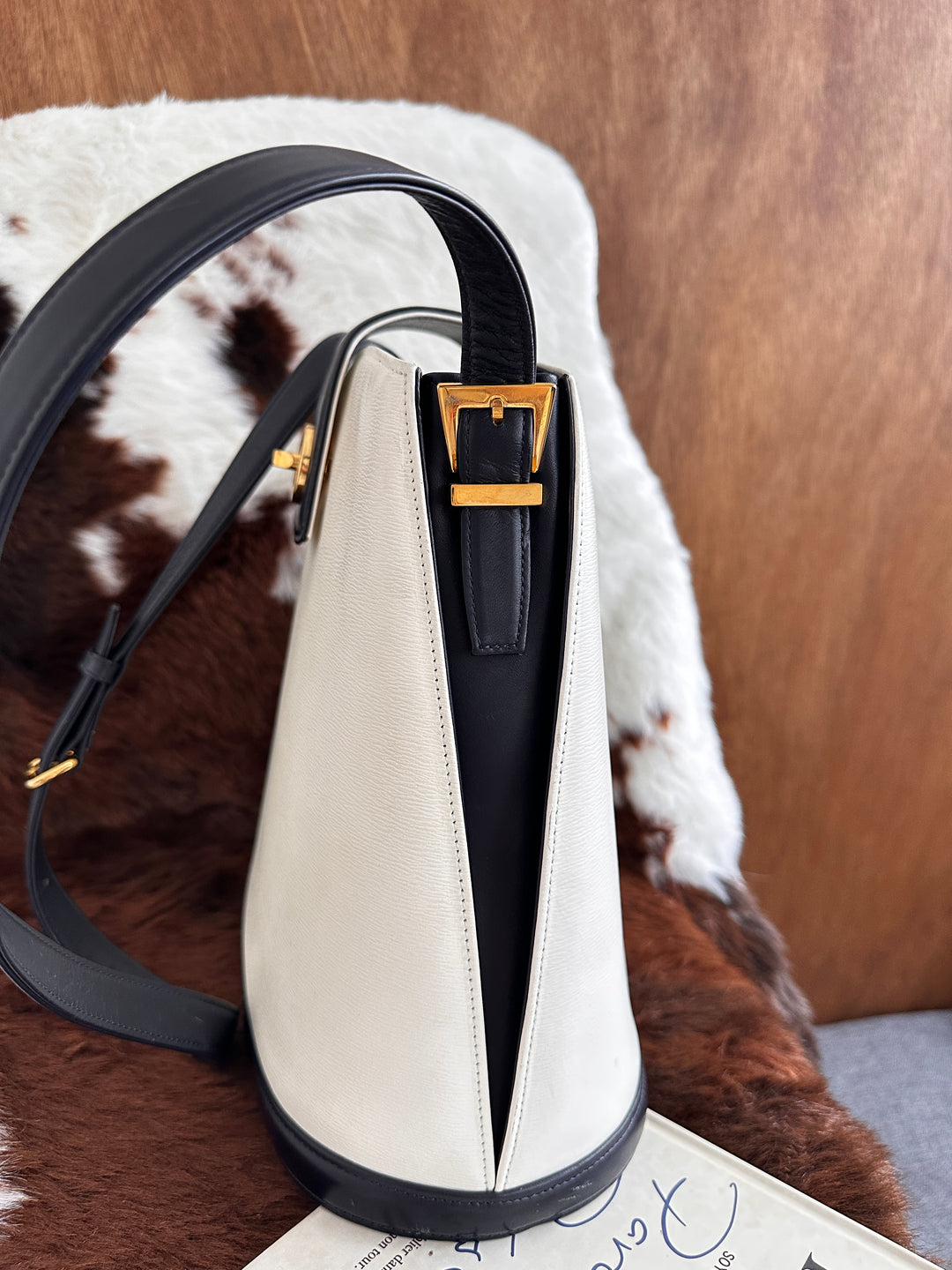 Valentino Two-Tone Turnlock Crossbody Bag 🤍🖤｜Panda Colorway・Vintage Turnlock・Minimal Chic