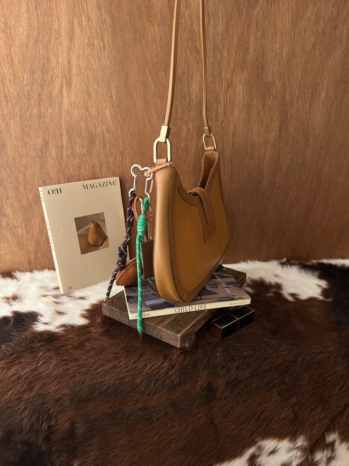 GUCCI Caramel Half-Moon Shoulder Bag 🤎✨｜Gold G Buckle・Vintage Shoulder Bag
