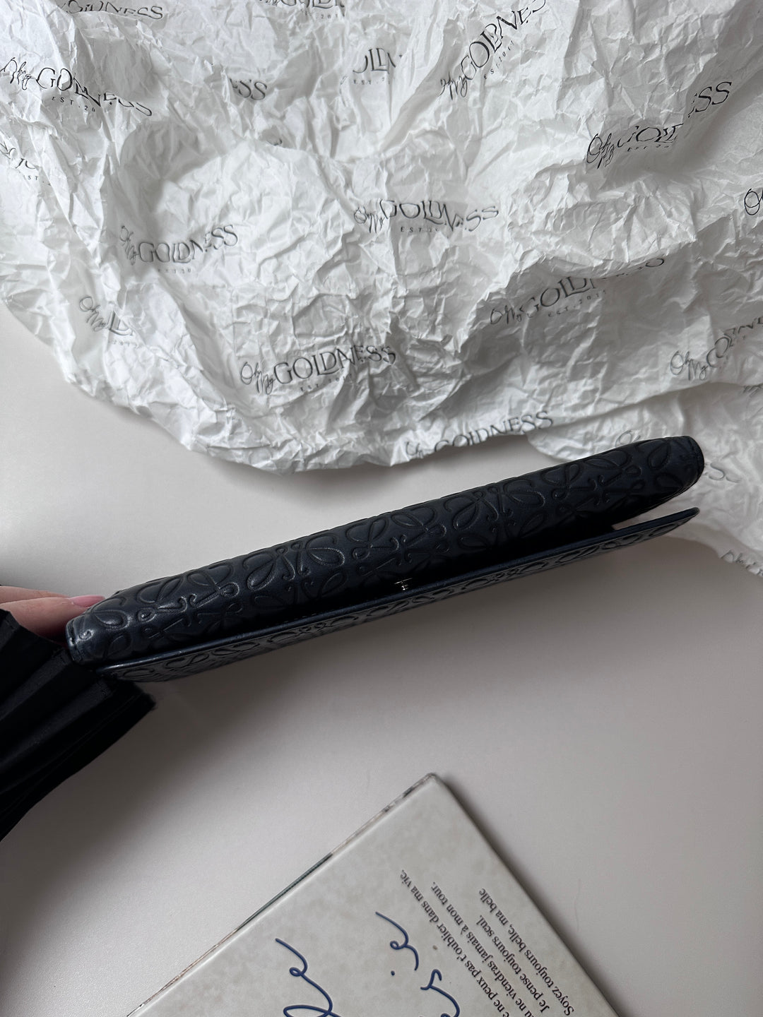 Loewe Embossed Leather Long Wallet 🖤✨｜Anagram Pattern・Refined Silhouette・Elegant Minimalism