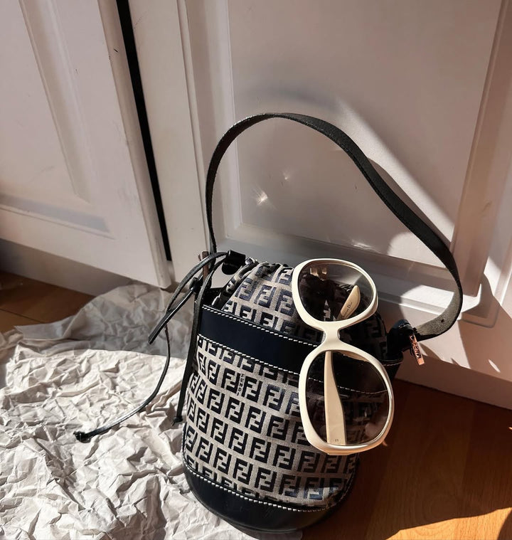 FENDI Monogram Drawstring Bucket Bag（Black & White）｜Playful Charm × Effortless Chic 🐼🖤
