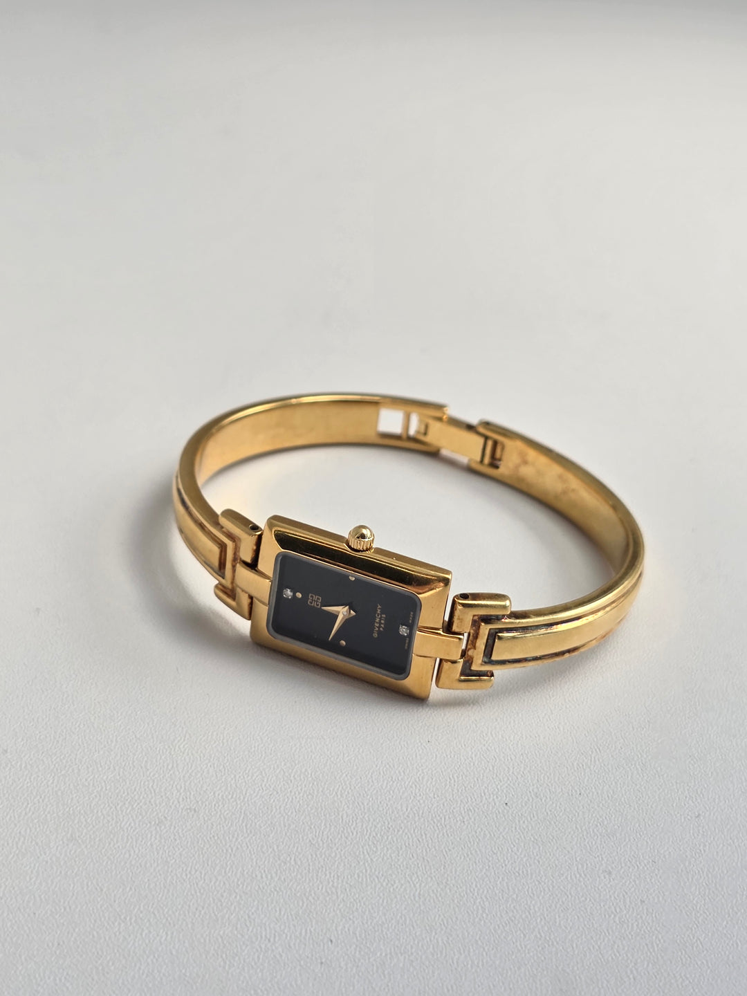 Givenchy Rectangular Bracelet Watch 🖤✨｜Minimal Black Dial × Signature 4G Motif × Elegant Vintage Design