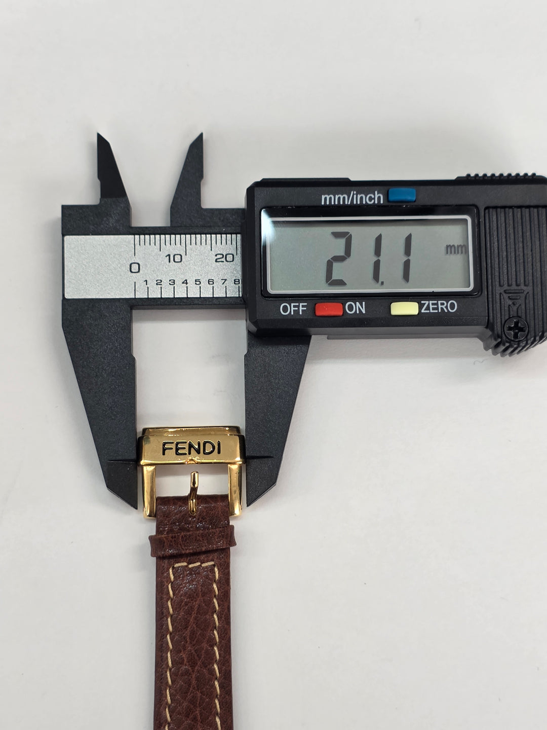 Fendi Roman Bezel Watch 🤎✨｜Classic Roman Numeral Bezel × Cream Dial × Timeless Vintage Style