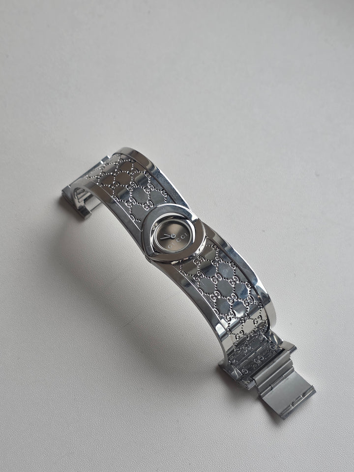 Gucci GG Bangle Watch 🩶✨｜Signature GG Monogram × Minimal Round Dial × Modern Vintage Elegance