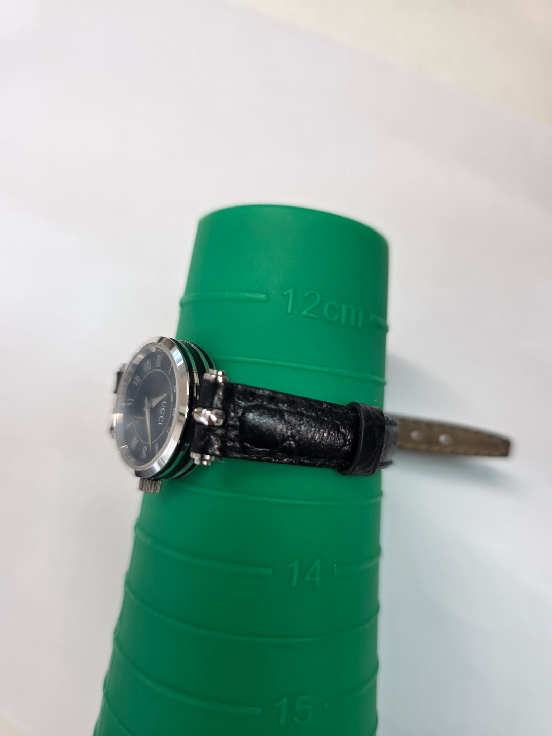Gucci Roman Dial Watch 🖤✨｜Classic Roman Numerals × Textured Dial × Timeless Elegant Design