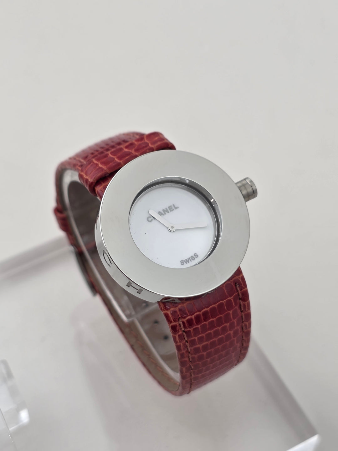 Chanel Logo Round Watch ✨｜Floating Dial Design × Minimal Modern Aesthetic