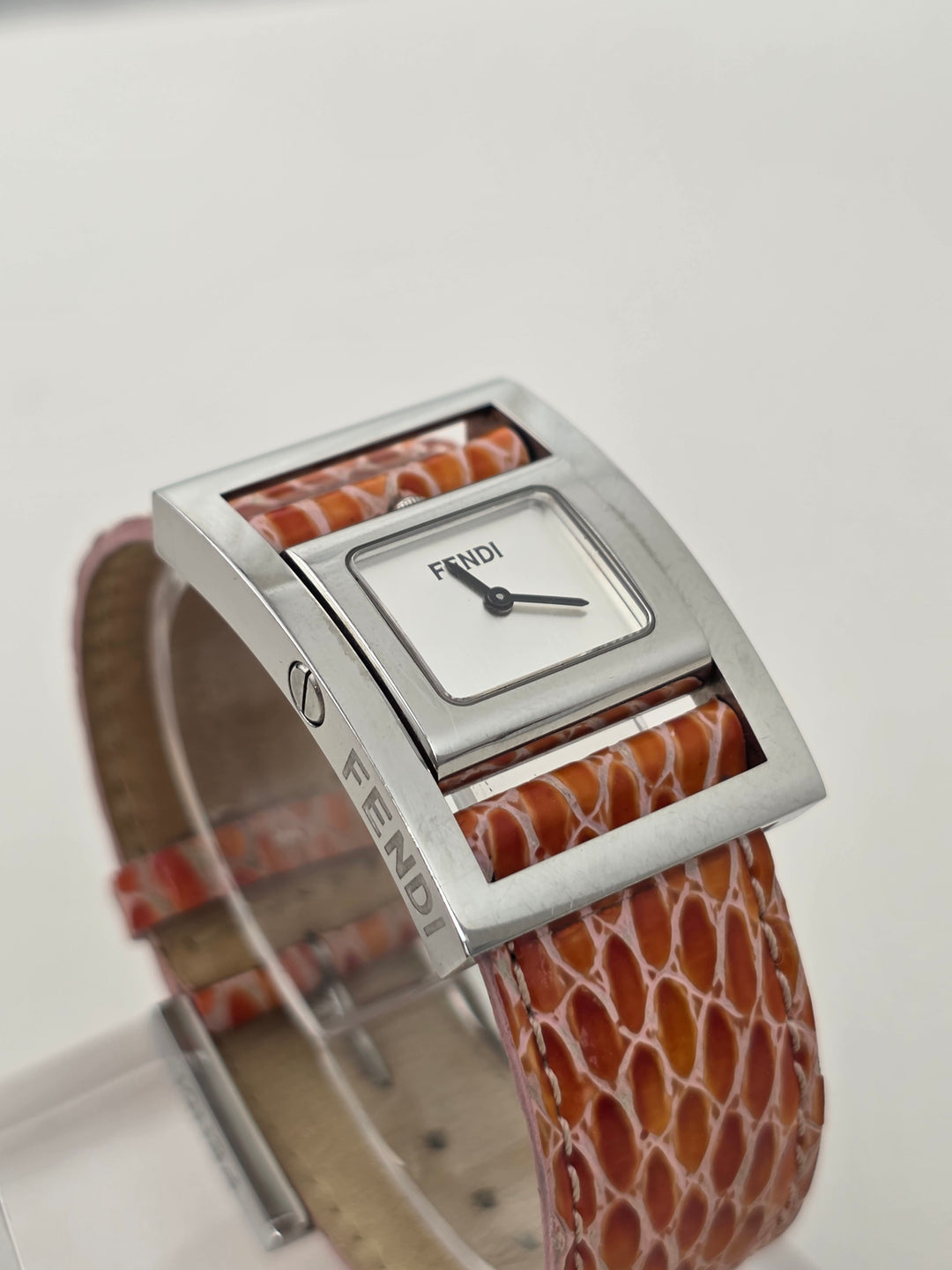 Fendi Flip Case Watch ✨｜Reversible Case Design × Minimal Square Dial × Iconic Functional Detail