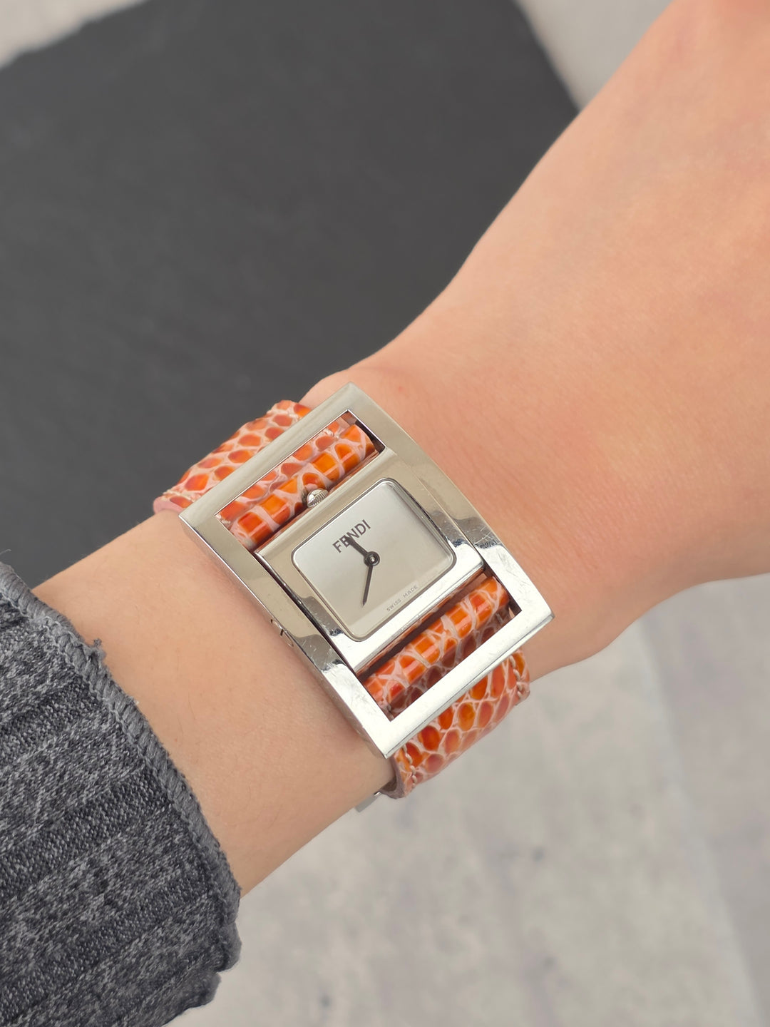 Fendi Flip Case Watch ✨｜Reversible Case Design × Minimal Square Dial × Iconic Functional Detail