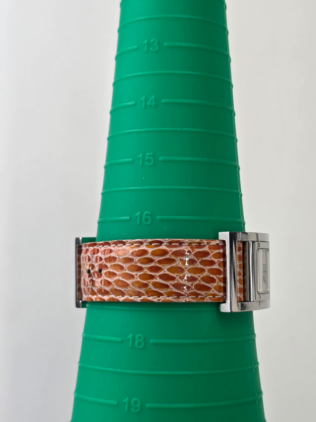 Fendi Flip Case Watch ✨｜Reversible Case Design × Minimal Square Dial × Iconic Functional Detail