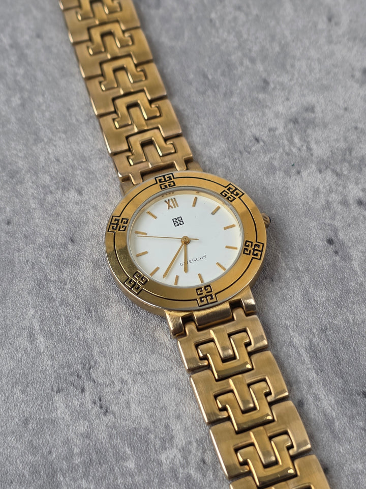 Givenchy Logo Bezel Watch ✨｜Signature Motif Bezel × Integrated Bracelet × Classic Vintage Design