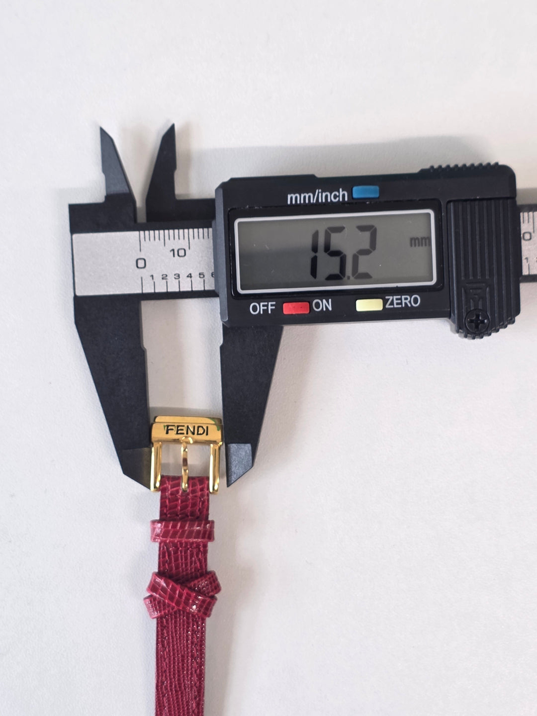 Fendi Oval Case Watch ✨｜Signature Lug Design × Classic Dial × Versatile Styling