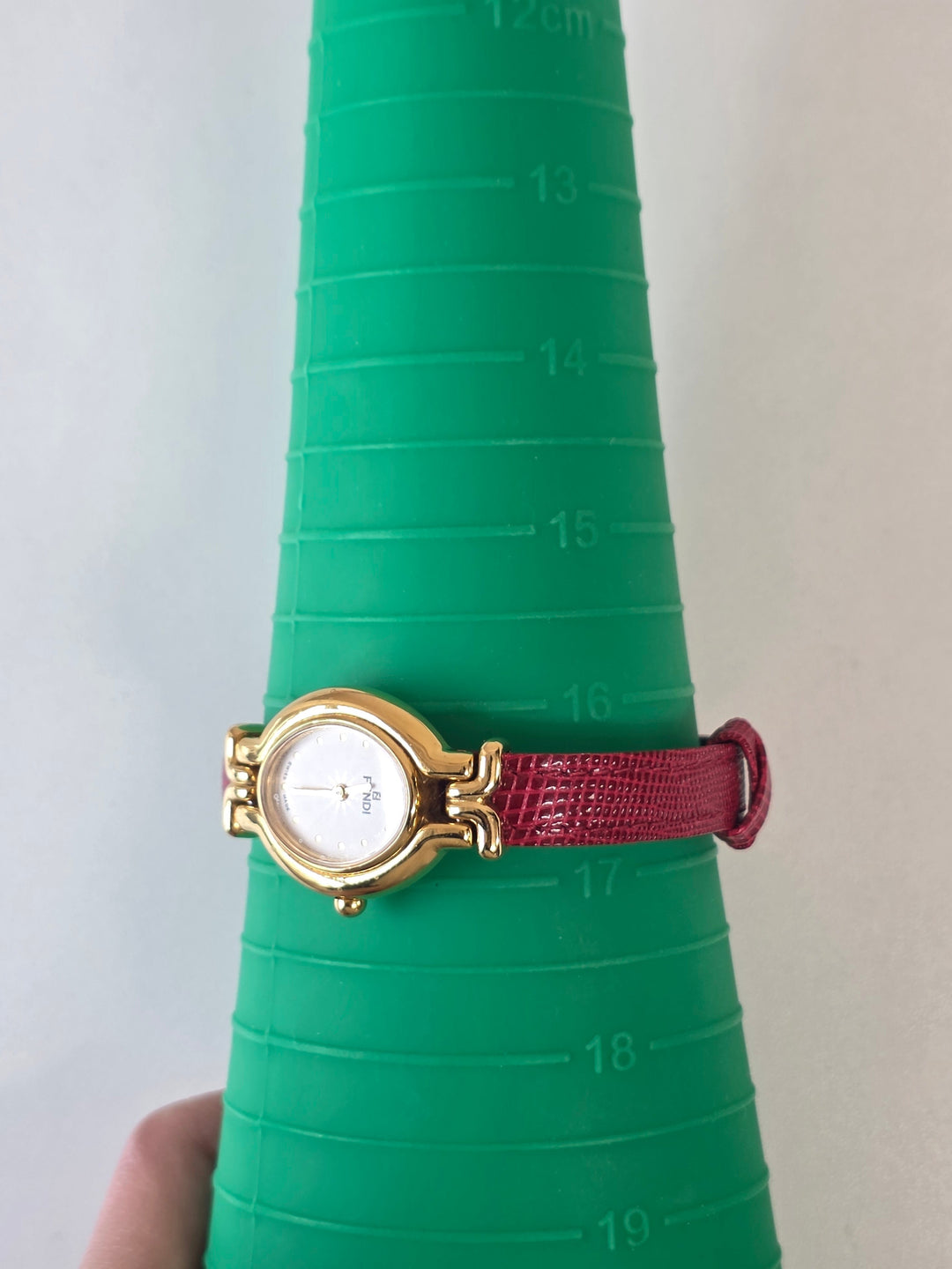 Fendi Oval Case Watch ✨｜Signature Lug Design × Classic Dial × Versatile Styling