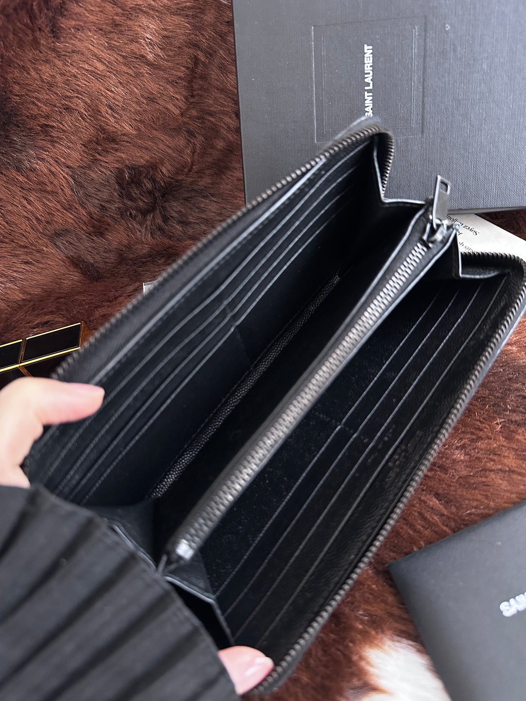 Saint Laurent So Black Long Wallet 🖤✨｜Grain Leather・Monochrome Hardware・Slim Silhouette