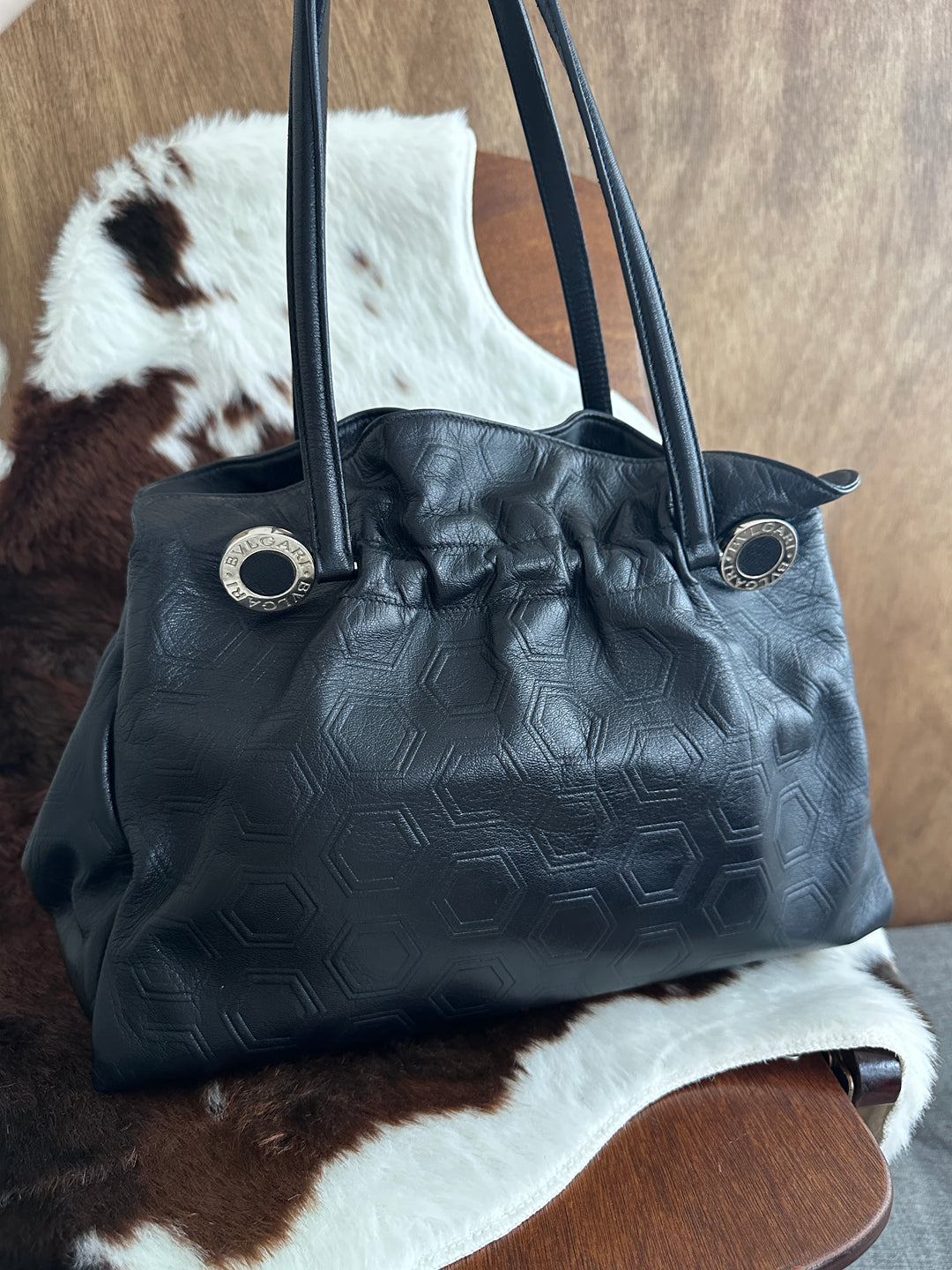 Bvlgari Logo Embossed Leather Tote Bag 🖤｜Hexagon Embossed Pattern・Silver Ring Hardware・Elegant Everyday
