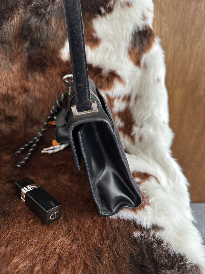 Ferragamo Suede Mini Baguette Bag 🖤｜Statement Silver Buckle × Sleek Shoulder Style × Compact Yet Practical