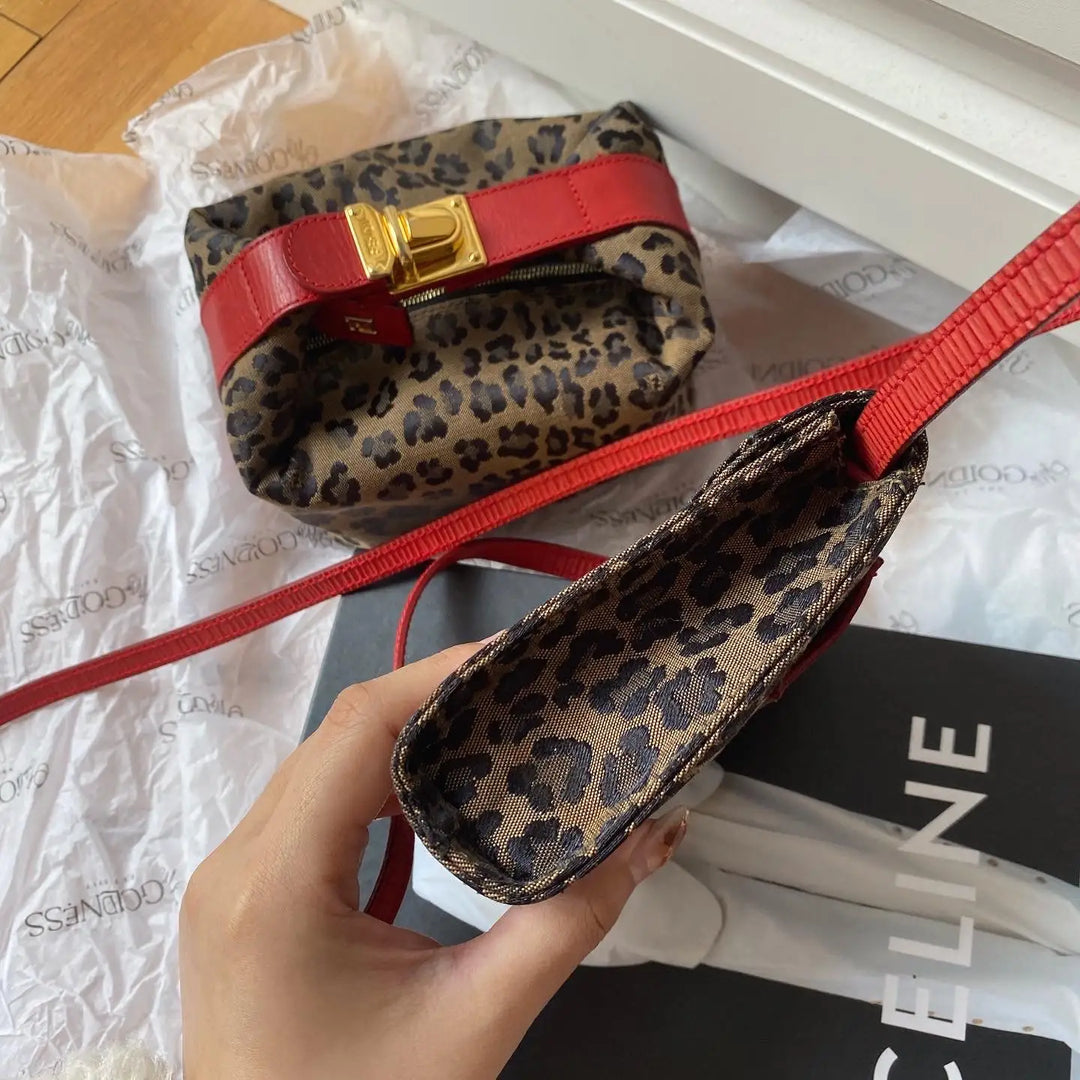 FENDI Leopard Mini Crossbody / Belt Bag（Leopard Print Canvas × Gold-tone Lock）｜Playful Chic × Statement Accessory 🐆✨