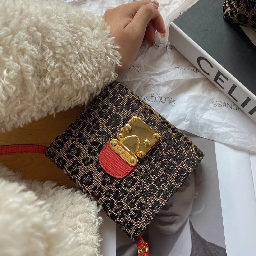 FENDI Leopard Mini Crossbody / Belt Bag（Leopard Print Canvas × Gold-tone Lock）｜Playful Chic × Statement Accessory 🐆✨