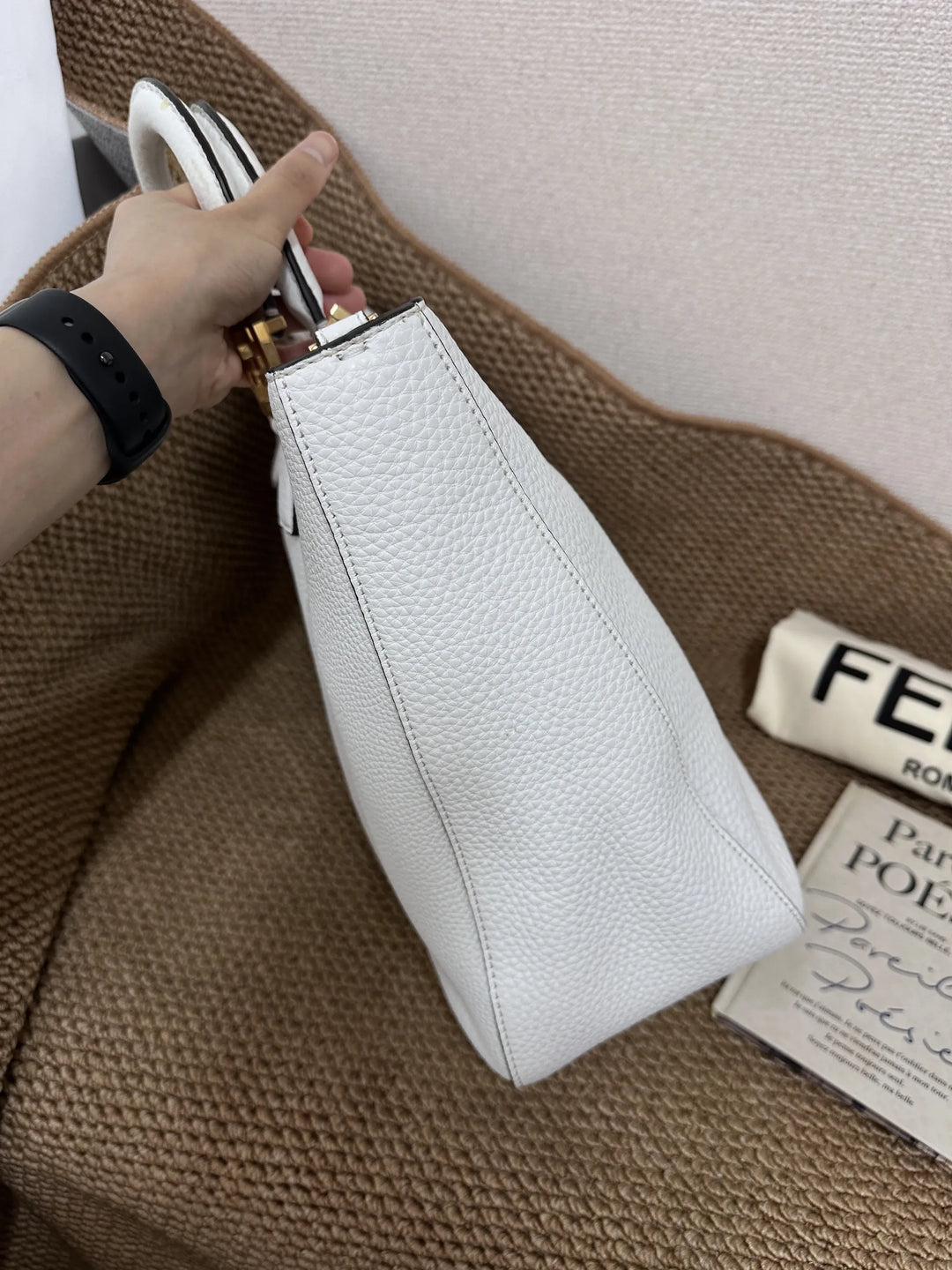 FENDI White Grained Leather Tote Bag（Gold Hardware）｜Crisp Elegance × Everyday Utility 🤍✨