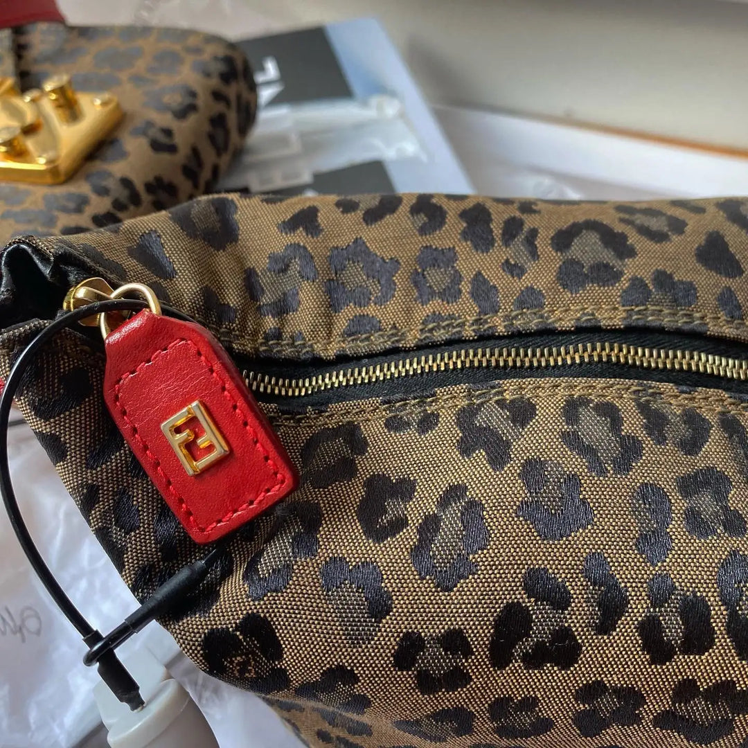 FENDI Leopard Print Mini Vanity with Lock（Brown Leopard Canvas × Red Leather Trim）｜Compact Statement × Vintage Charm 🔐🐆