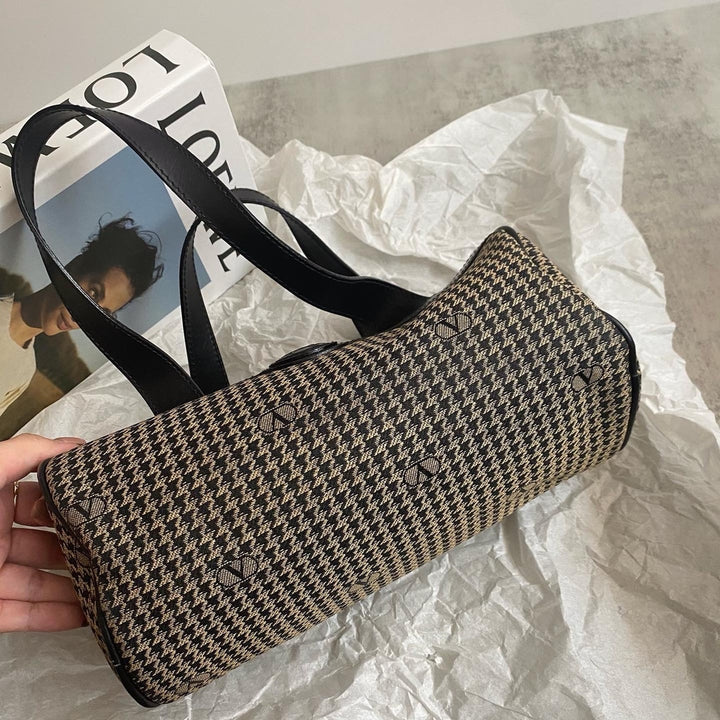 VALENTINO Houndstooth Mini Duffle Bag｜Monogram Charm × Timeless Winter Chic ❄️🖤 Compact & Elegant
