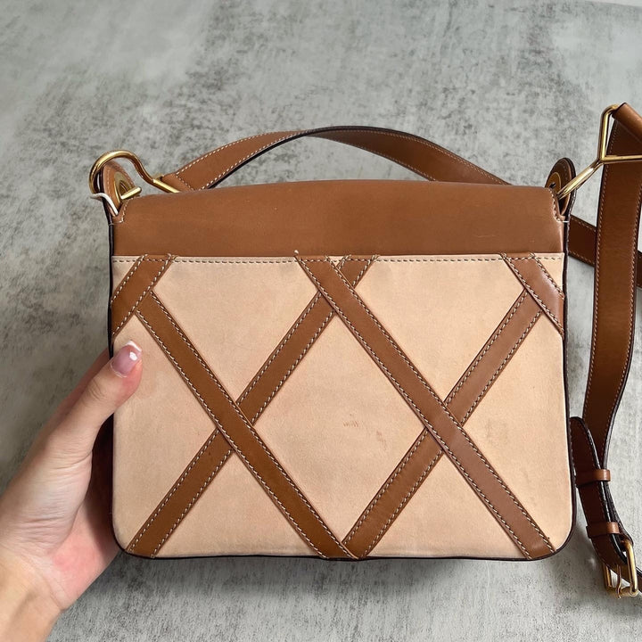 CELINE Calfskin & Haircalf Crossbody Bag（Camel × Beige）｜Playful Geometry × Casual Chic 🤎✨
