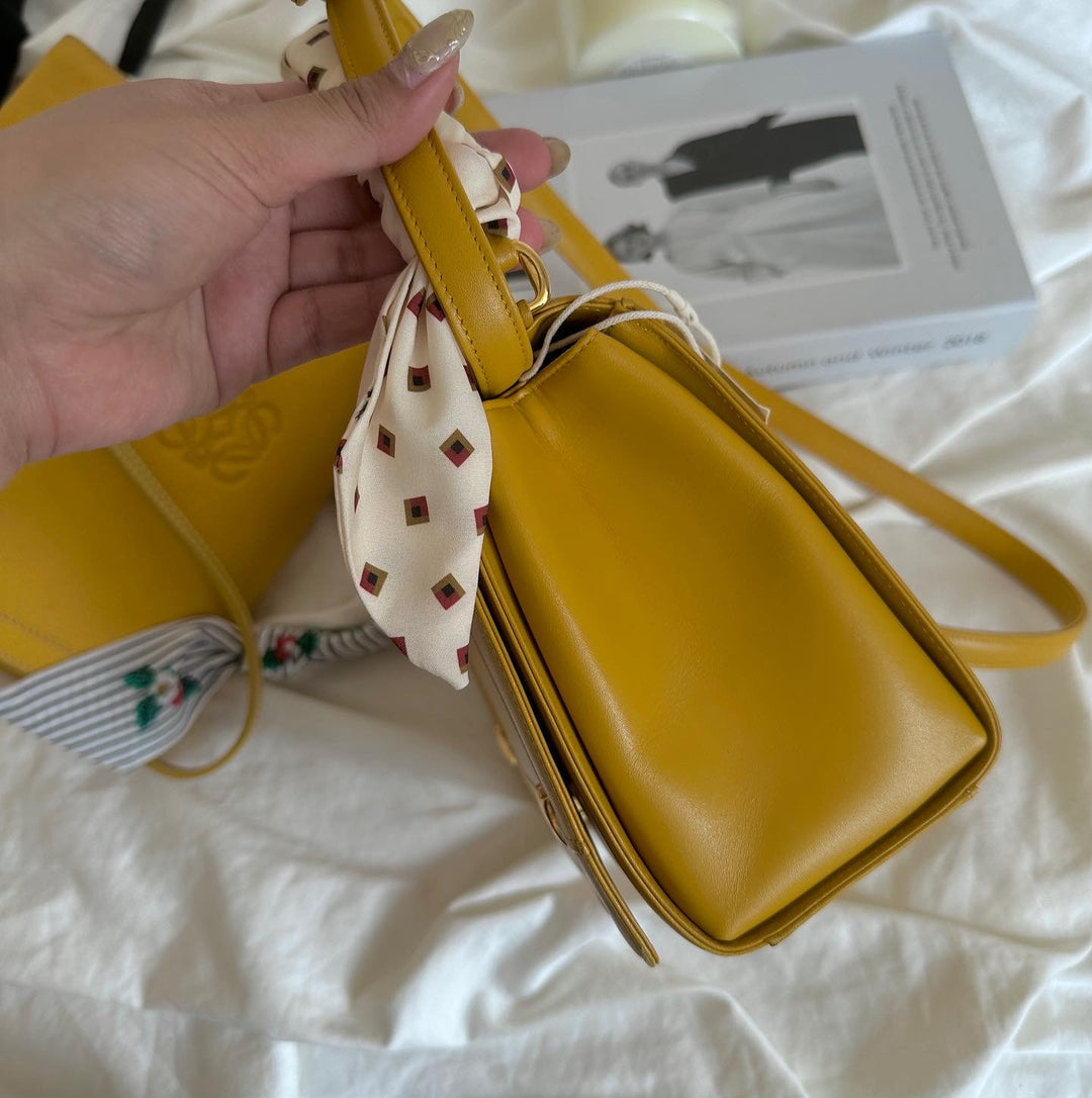 VALENTINO Yellow Box Bag｜Golden Mustard Leather × Original Strap & Mirror 🌟💛 Winter’s Bright Accent