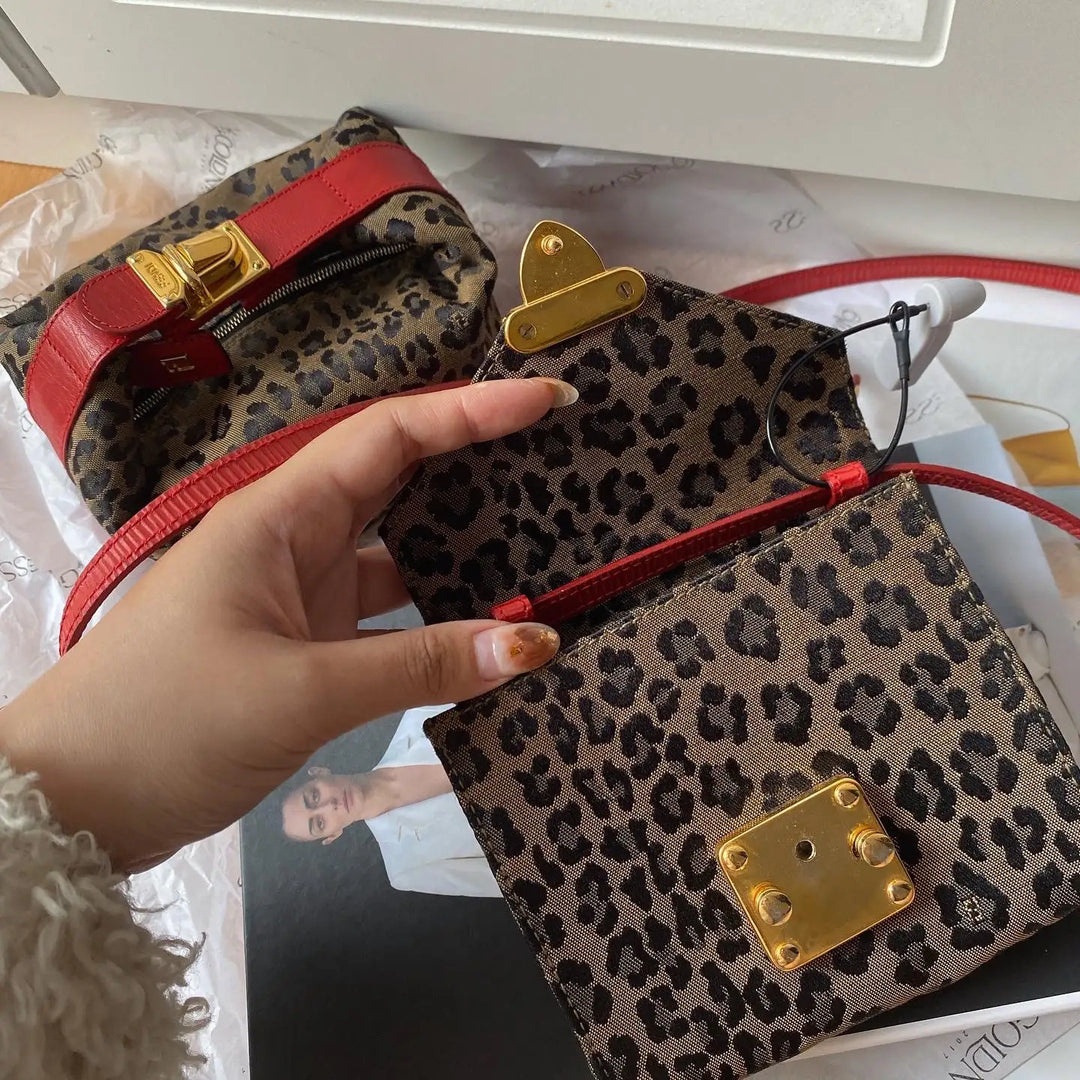 FENDI Leopard Mini Crossbody / Belt Bag（Leopard Print Canvas × Gold-tone Lock）｜Playful Chic × Statement Accessory 🐆✨