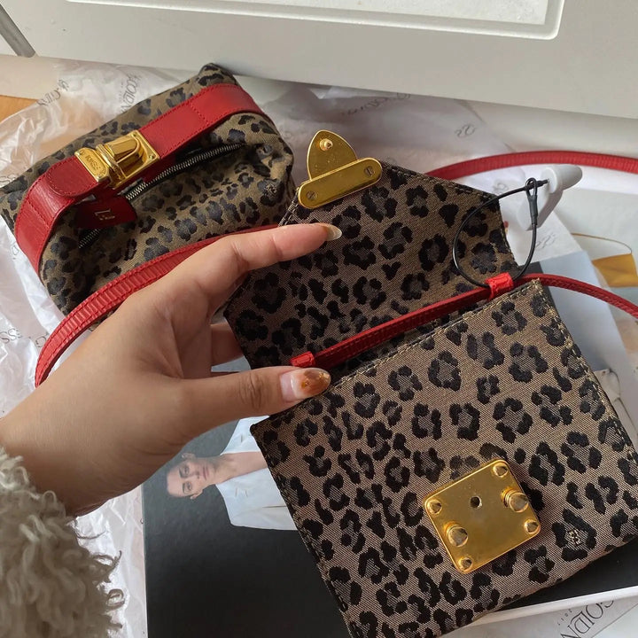 FENDI Leopard Mini Crossbody / Belt Bag（Leopard Print Canvas × Gold-tone Lock）｜Playful Chic × Statement Accessory 🐆✨