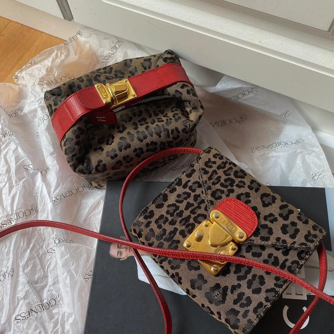 FENDI Leopard Mini Crossbody / Belt Bag（Leopard Print Canvas × Gold-tone Lock）｜Playful Chic × Statement Accessory 🐆✨