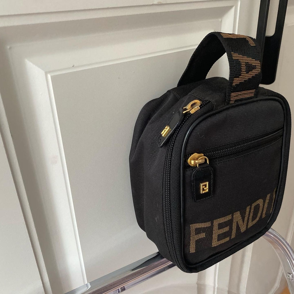 FENDI Egg-Shaped Handbag（Black Nylon）｜Compact Charm × Gender-Neutral Style 🖤✨