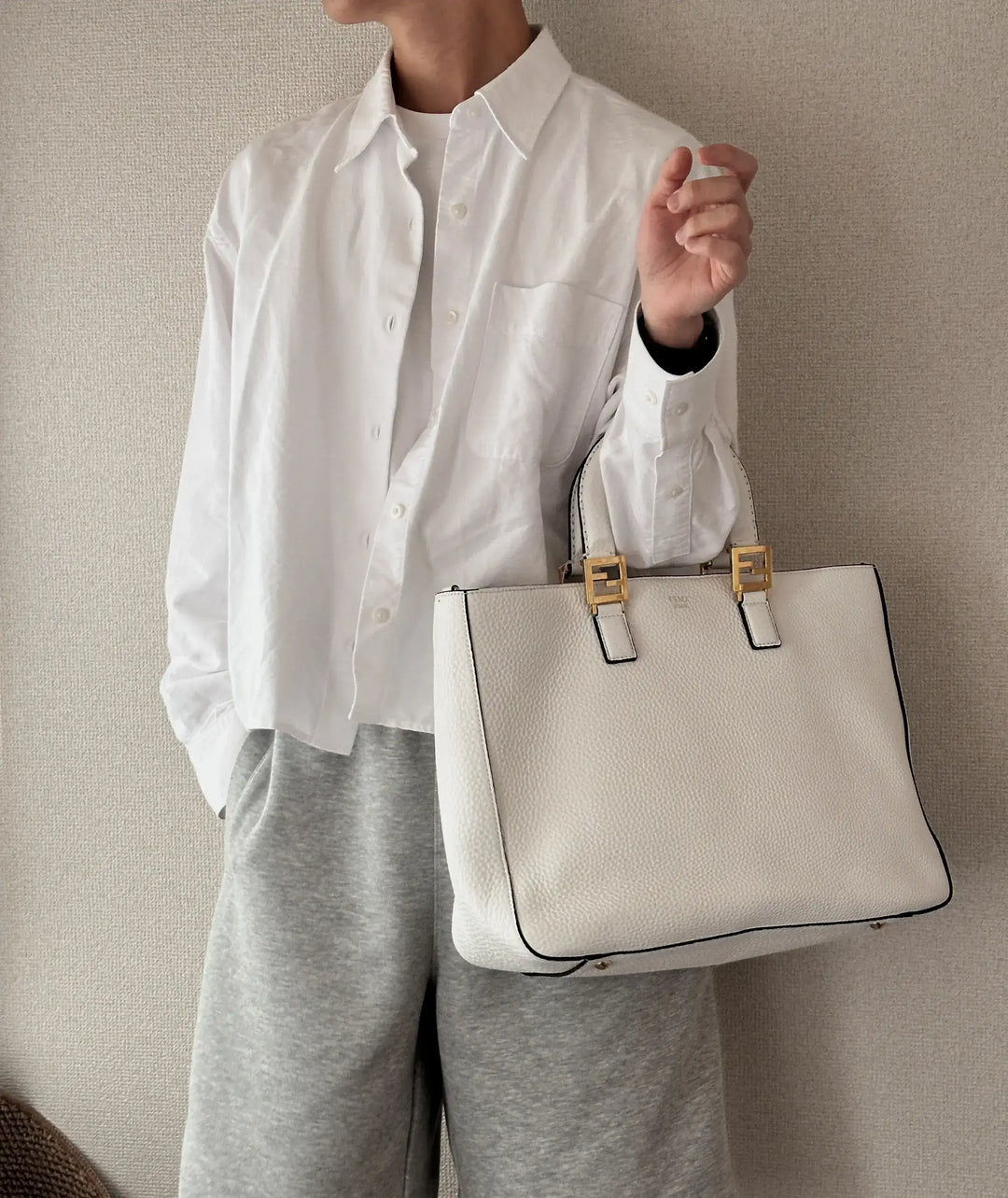 FENDI White Grained Leather Tote Bag（Gold Hardware）｜Crisp Elegance × Everyday Utility 🤍✨