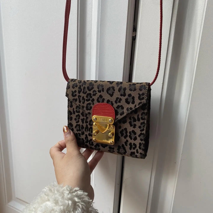 FENDI Leopard Mini Crossbody / Belt Bag（Leopard Print Canvas × Gold-tone Lock）｜Playful Chic × Statement Accessory 🐆✨