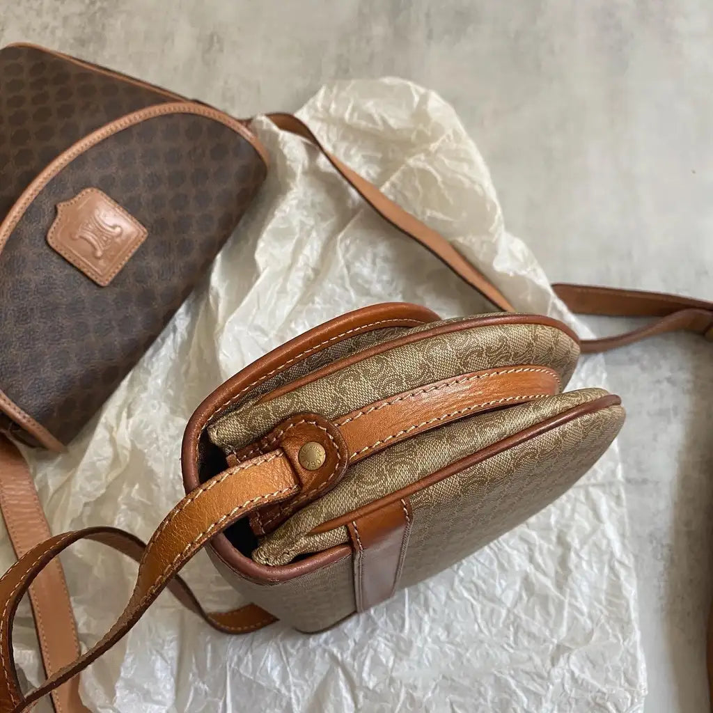 CELINE Monogram Half-Moon Crossbody Bag（Beige）｜Chic Versatility × Playful Curves 🌓✨