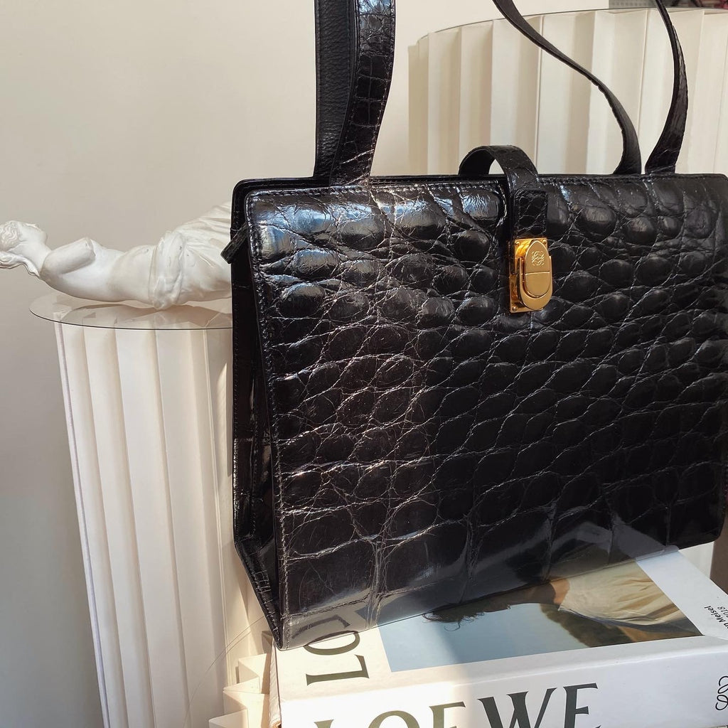 LOEWE Black Croc-Embossed Museum Clasp Shoulder Bag｜Elegant Structured Vintage with Iconic Clasp 💼 Timeless & Versatile