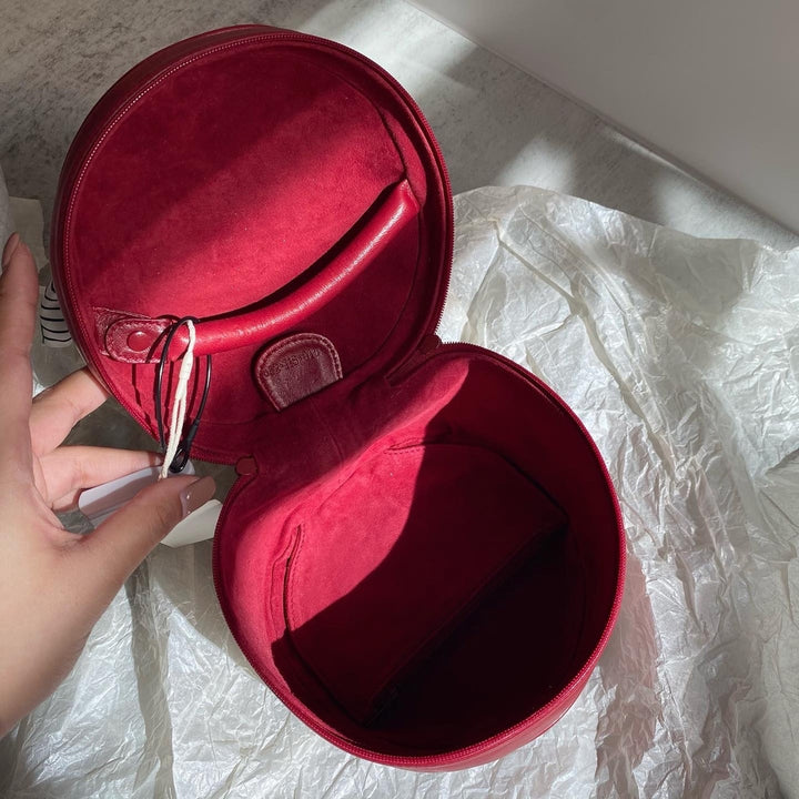 GUCCI Red Leather Round Vanity Case｜Festive Charm × Soft Luxury Feel ❤️