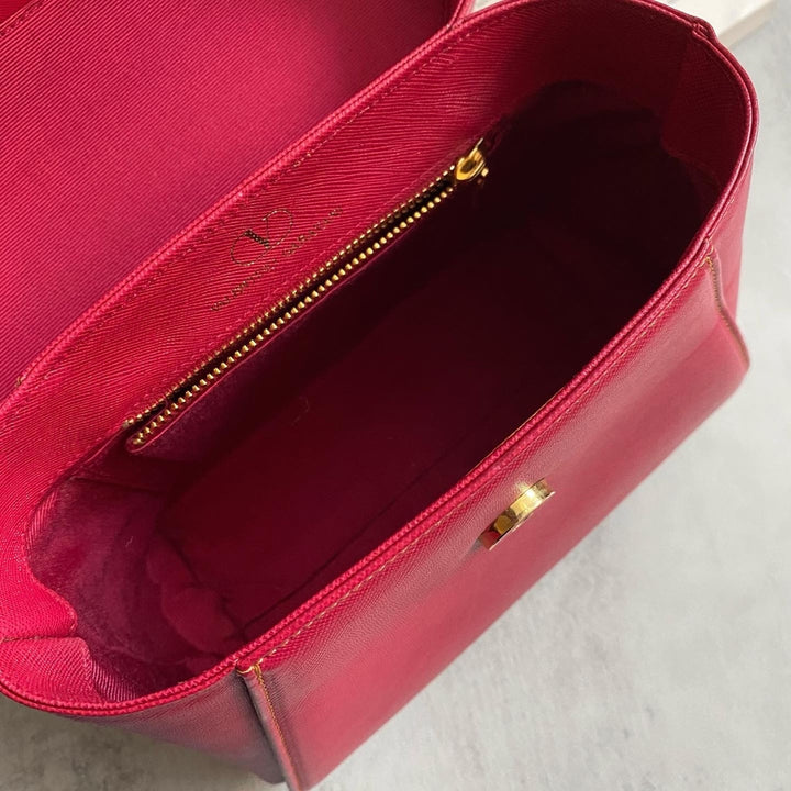 VALENTINO Red Vanity Bag｜Gold Coin Medallion × Structured Elegance ❤️✨ Festive & Spacious