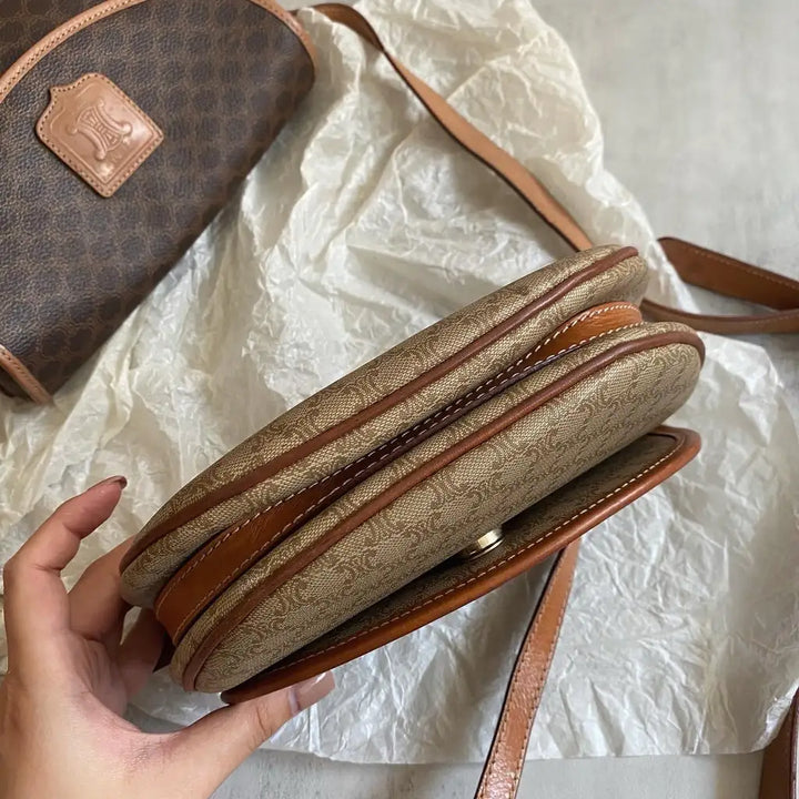 CELINE Monogram Half-Moon Crossbody Bag（Beige）｜Chic Versatility × Playful Curves 🌓✨