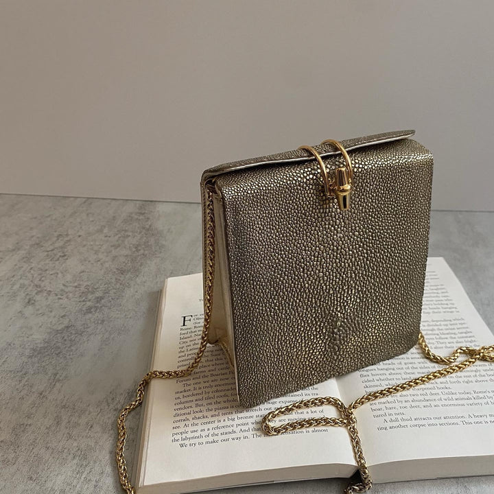 GUCCI Yellow Stingray Metallic Bamboo Turnlock Crossbody｜Rare Stingray Leather × Festive Statement Luxury 🐡🎋