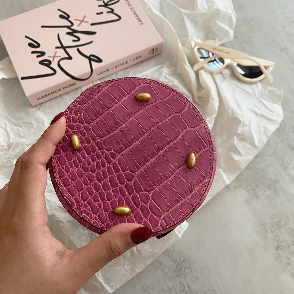 CELINE&nbsp; Croc-Embossed Vanity Bag（Pink）｜Rare Summer Charm × Playful Statement 💖🐊