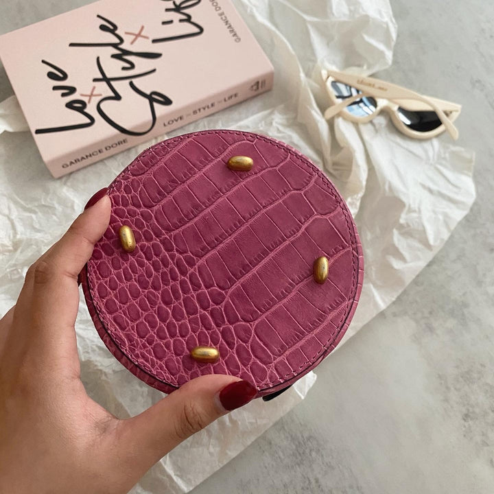 CELINE&nbsp; Croc-Embossed Vanity Bag（Pink）｜Rare Summer Charm × Playful Statement 💖🐊
