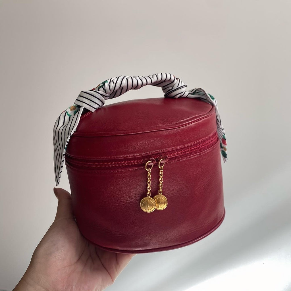 GUCCI Red Leather Round Vanity Case｜Festive Charm × Soft Luxury Feel ❤️