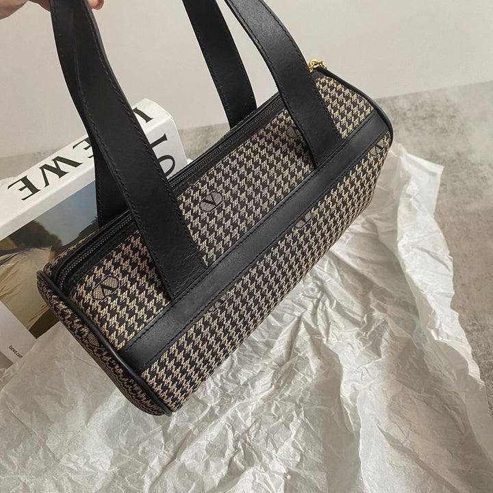 VALENTINO Houndstooth Mini Duffle Bag｜Monogram Charm × Timeless Winter Chic ❄️🖤 Compact & Elegant