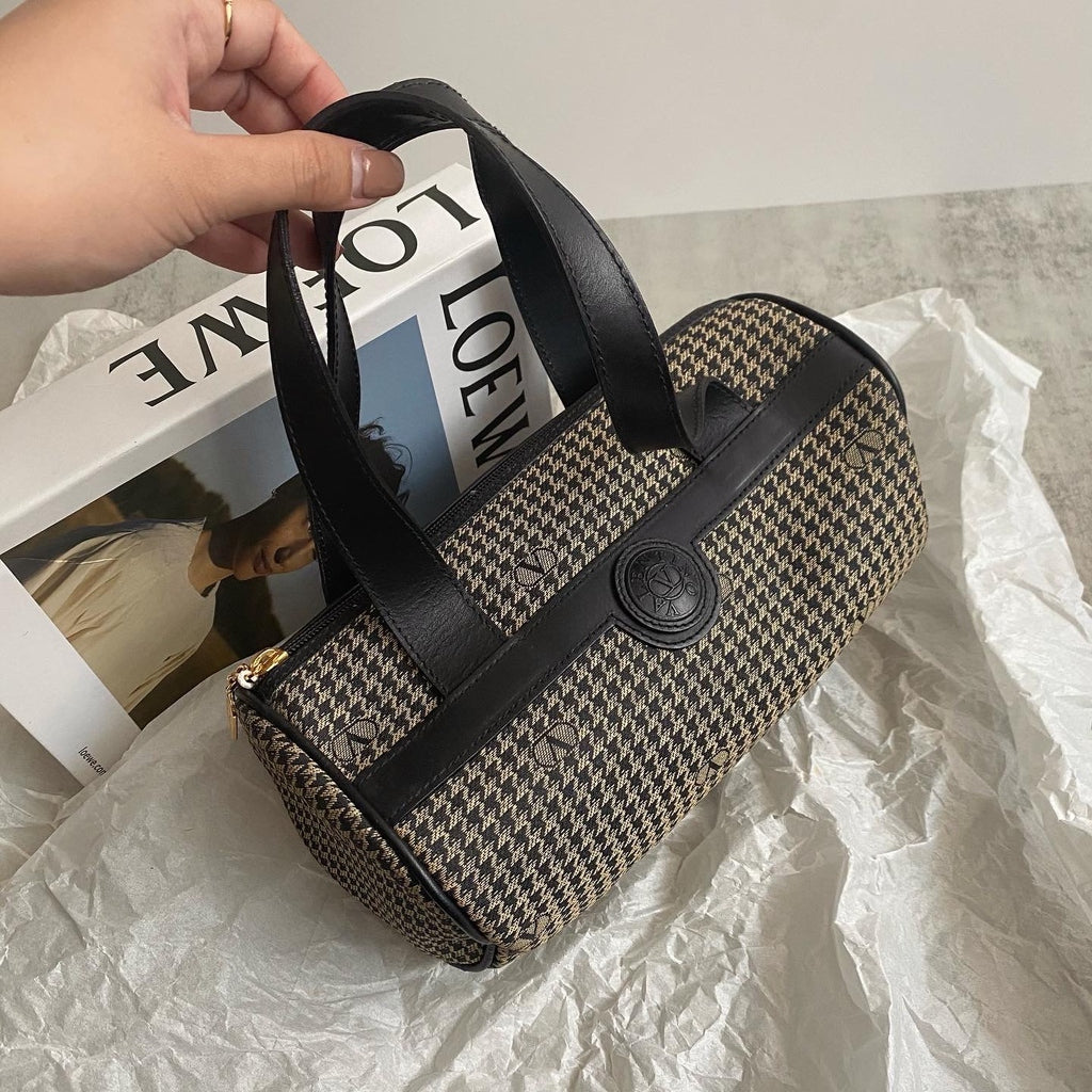 VALENTINO Houndstooth Mini Duffle Bag｜Monogram Charm × Timeless Winter Chic ❄️🖤 Compact & Elegant