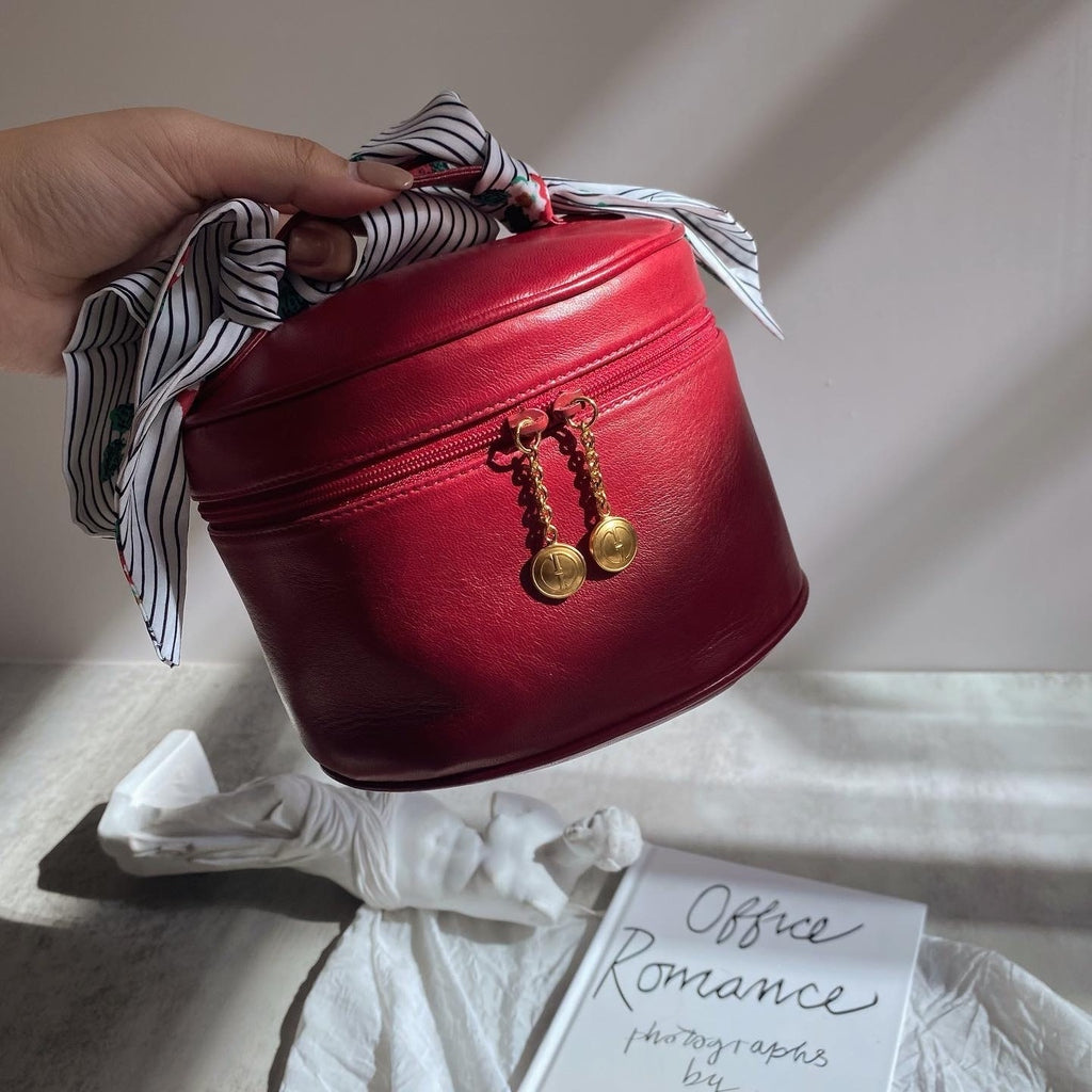 GUCCI Red Leather Round Vanity Case｜Festive Charm × Soft Luxury Feel ❤️