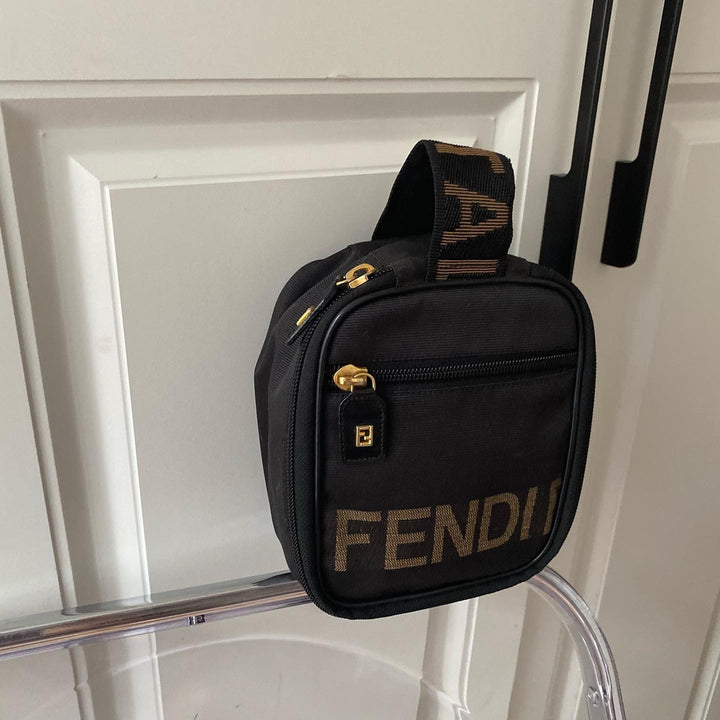 FENDI Egg-Shaped Handbag（Black Nylon）｜Compact Charm × Gender-Neutral Style 🖤✨